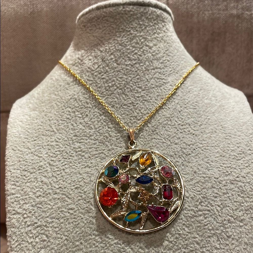 Gold and Red Mosaic Rhinestone Pendant Necklace 18” 1 1/2” leaf Circle pendant
